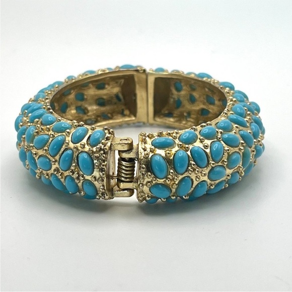 Vintage EUC Cabochon Pebbled
Hinged Bracelet - Picture 5 of 6